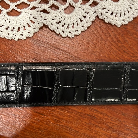 Hermes Men’s belt. 45 1/2 inches long. Multiple holes for adjustment - Picture 5 of 6